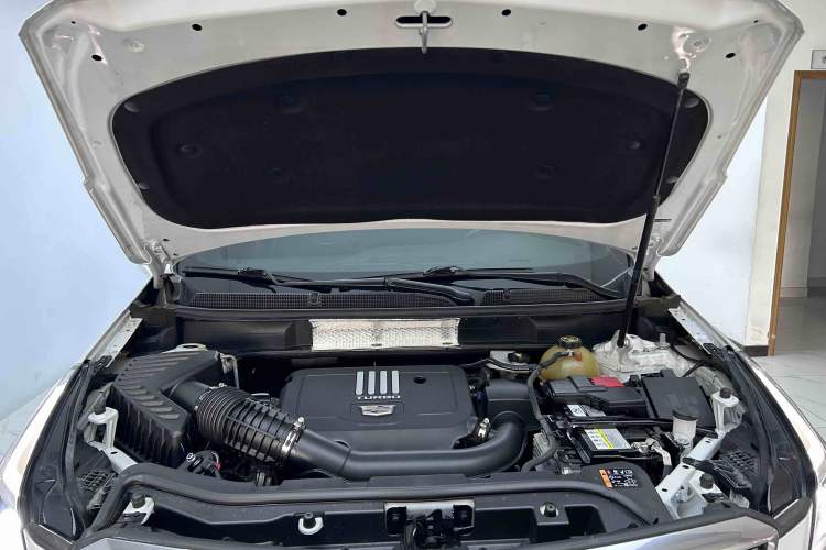 Used Cadillac XT5 2021 28T Luxury Model Engine Bay