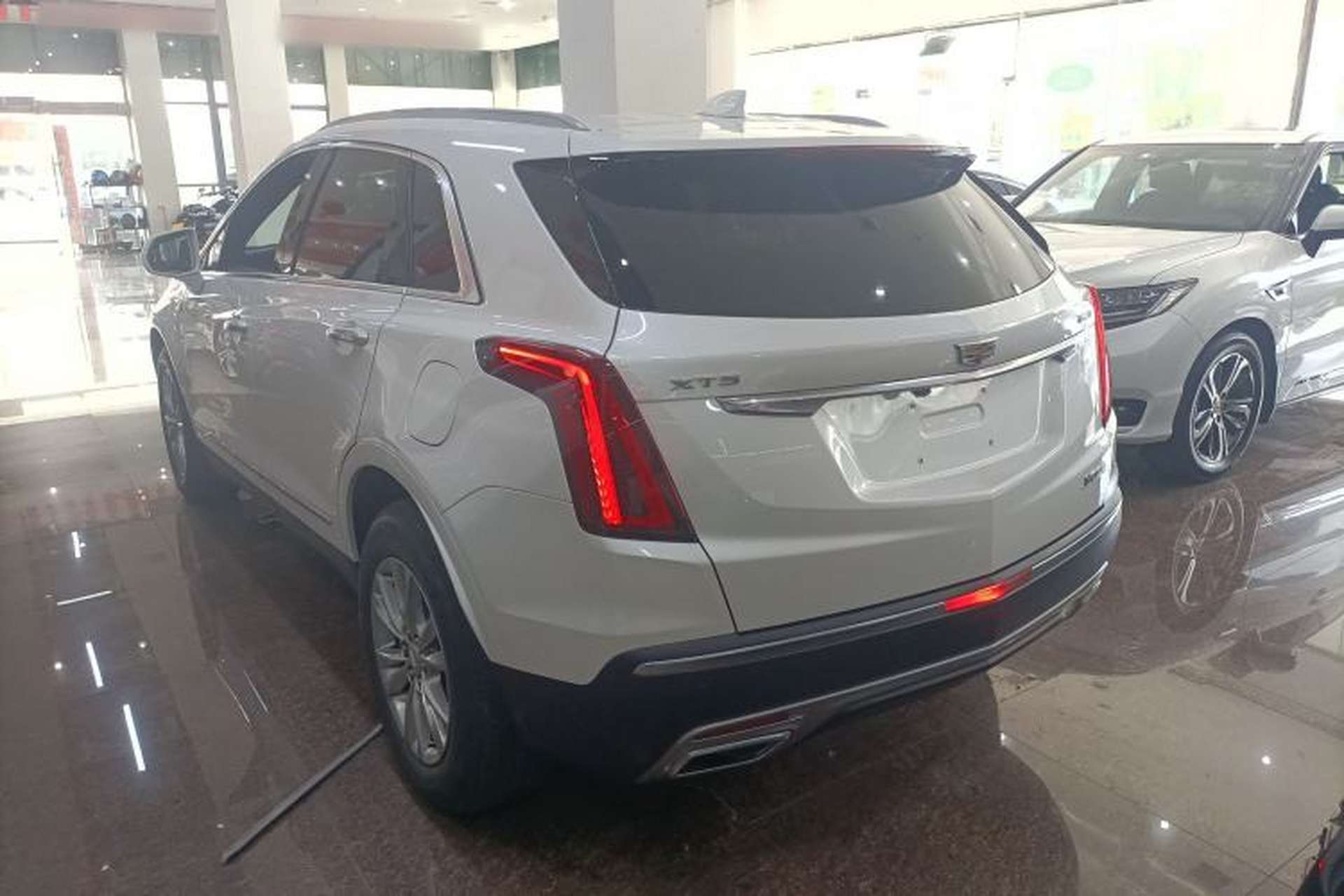 Used Cadillac XT5 2021 2.0T Two-Wheel Drive Luxury Version Exterior 2
