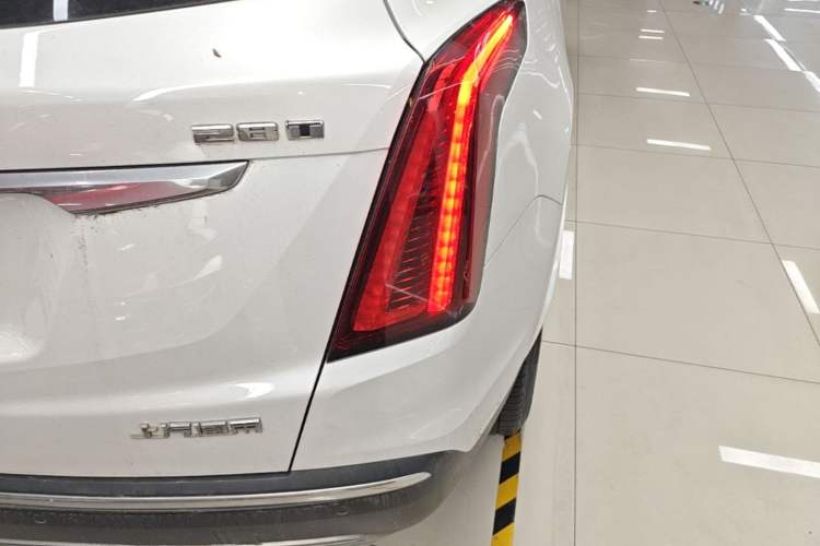 Used Cadillac XT5 2021 2.0T Two-Wheel Drive Luxury Version Exterior 3