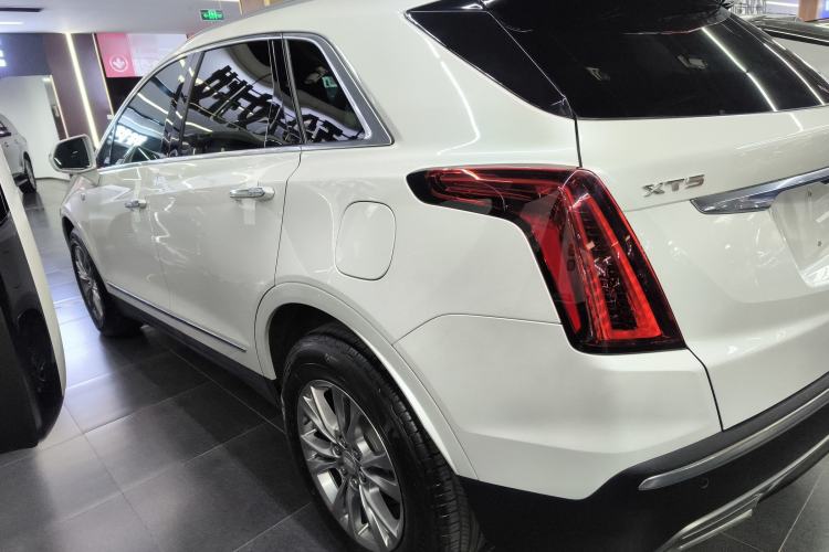 Used Cadillac XT5 2021 28T Luxury Model Exterior 3