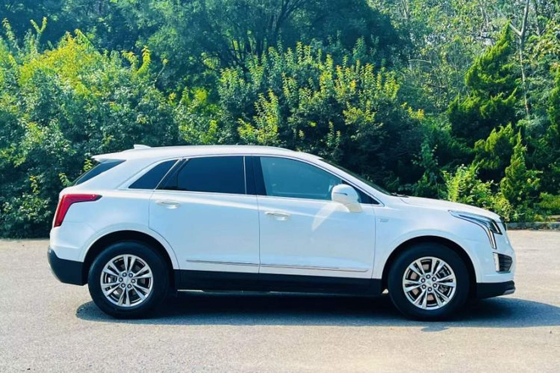 Used Cadillac XT5 2021 28T Luxury Model Exterior 4