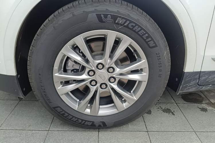 Used Cadillac XT5 2021 28T Luxury Model Exterior 4