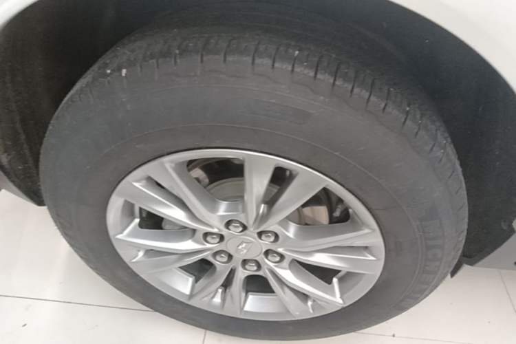 Used Cadillac XT5 2021 28T Luxury Model Exterior 5