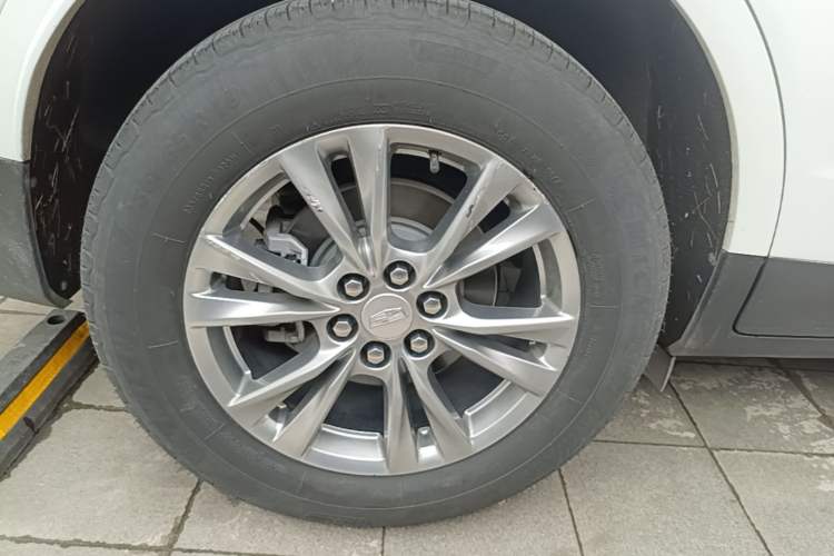 Used Cadillac XT5 2021 28T Luxury Model Exterior 5