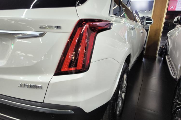Used Cadillac XT5 2021 28T Luxury Model Exterior 6
