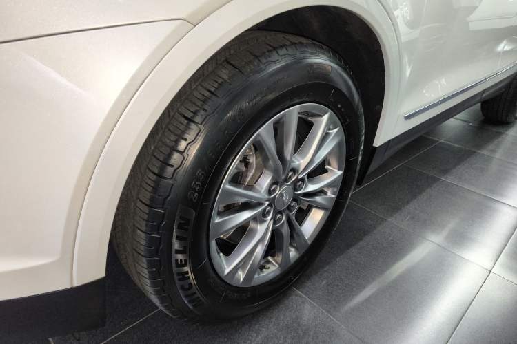 Used Cadillac XT5 2021 28T Luxury Model Exterior 7