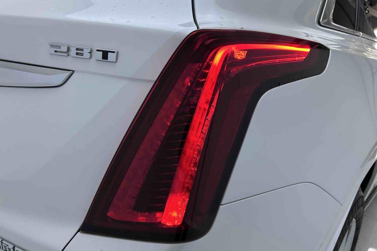Used Cadillac XT5 2021 28T Luxury Model Exterior 7