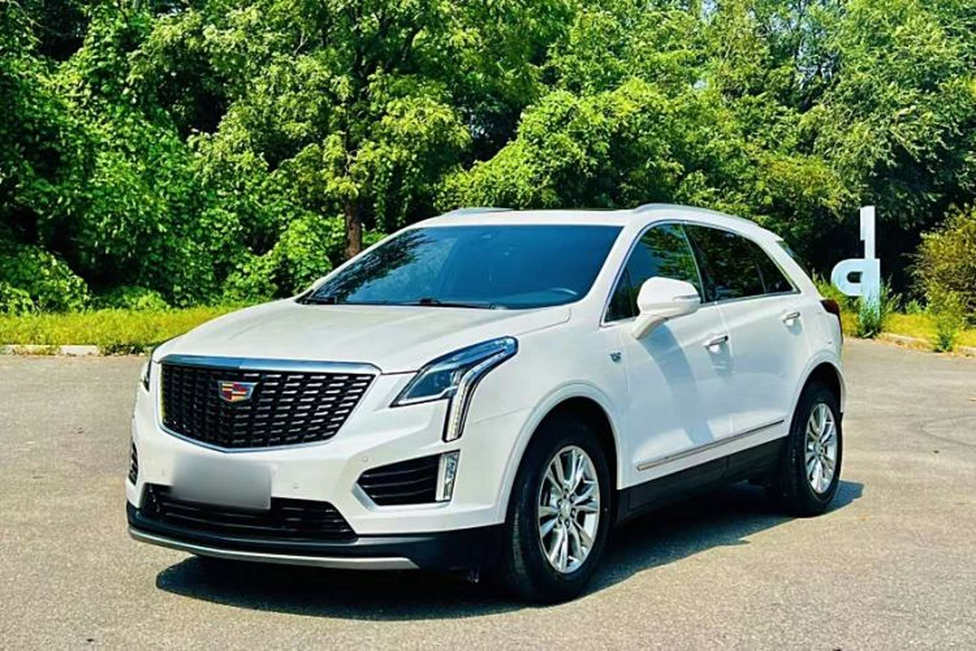 Used Cadillac XT5 2021 28T Luxury Model Front Left 45 Deg