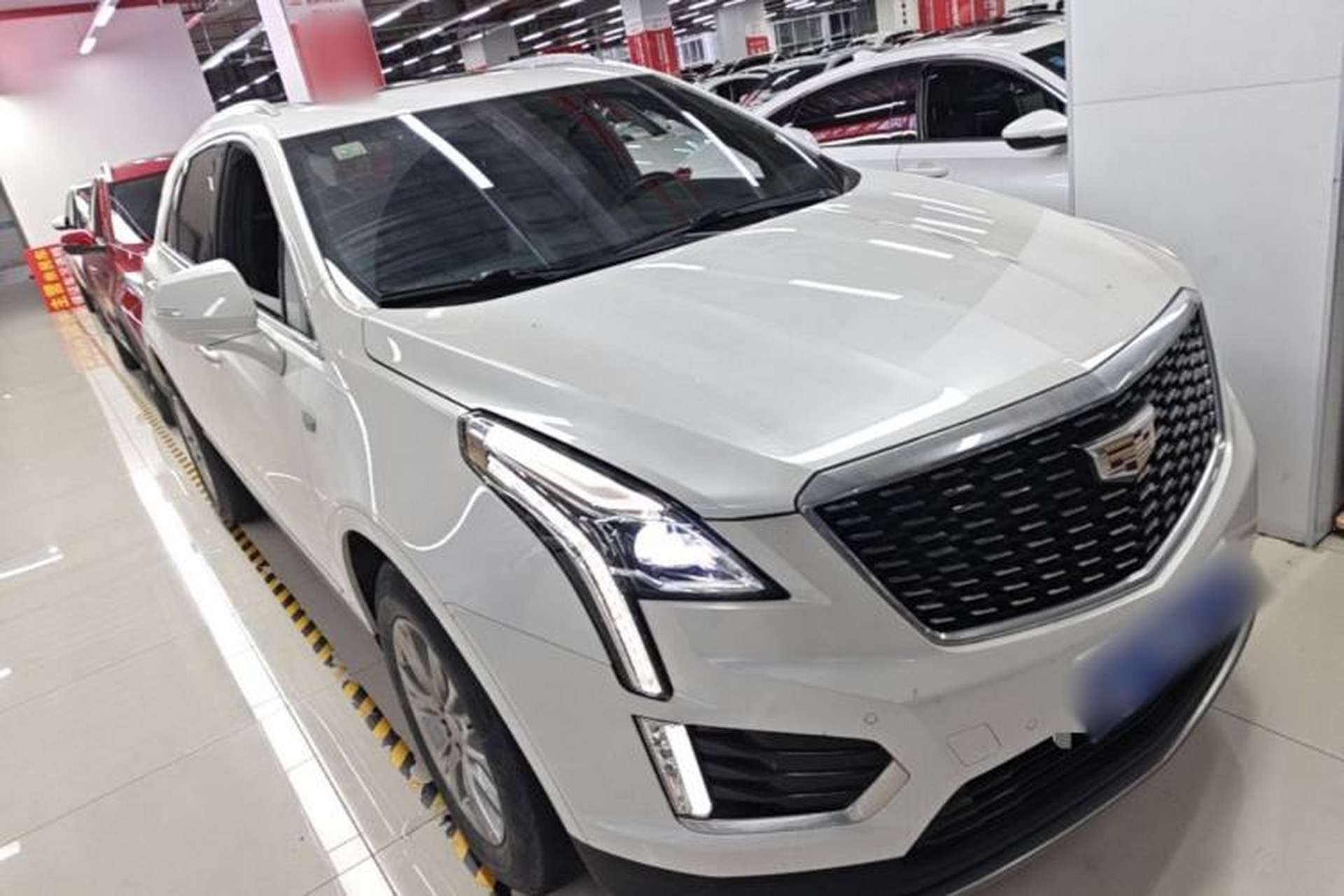 Used Cadillac XT5 2021 2.0T Two-Wheel Drive Luxury Version Front Right 45 Deg