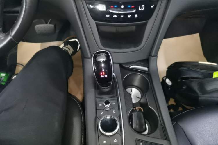 Used Cadillac XT5 2021 28T Four-Wheel Drive Luxury Version Gear Lever