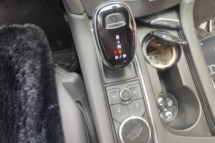 Used Cadillac XT5 2021 2.0T Two-Wheel Drive Luxury Version Gear Lever