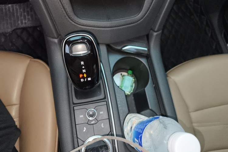 Used Cadillac XT5 2021 28T Four-Wheel Drive Platinum Sport Edition Gear Lever