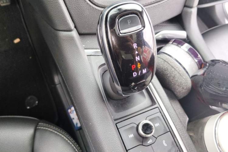 Used Cadillac XT5 2021 2.0T Two-Wheel Drive Luxury Version Gear Lever