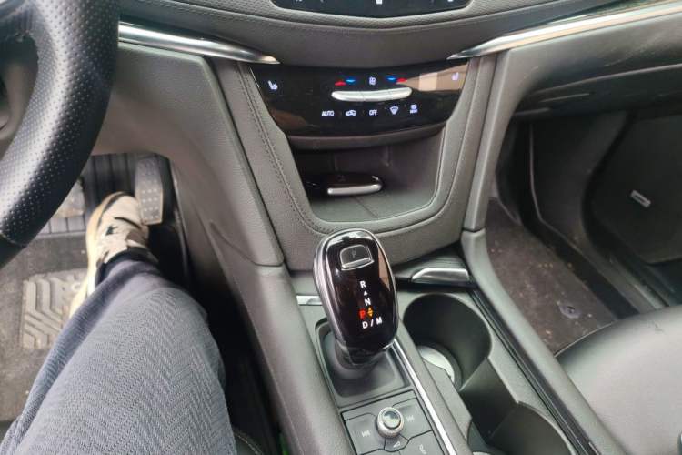 Used Cadillac XT5 2021 2.0T Two-Wheel Drive Luxury Version Gear Lever
