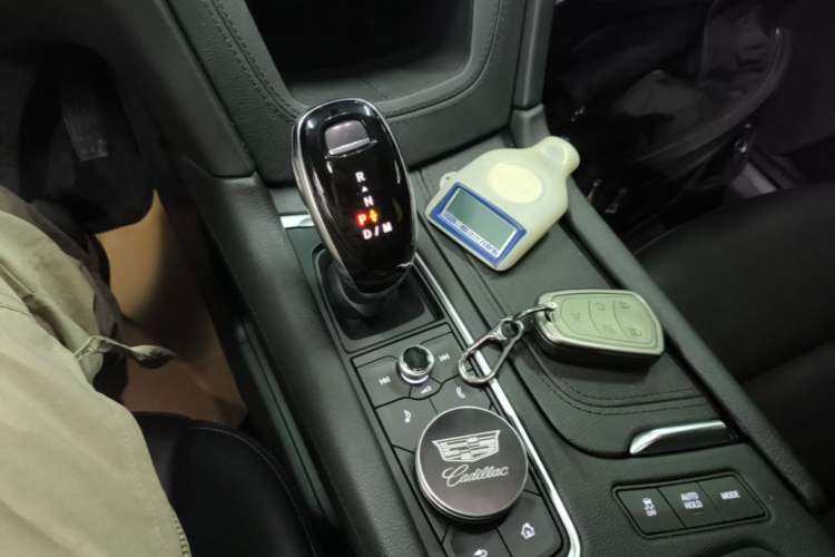 Used Cadillac XT5 2021 28T Luxury Model Gear Lever