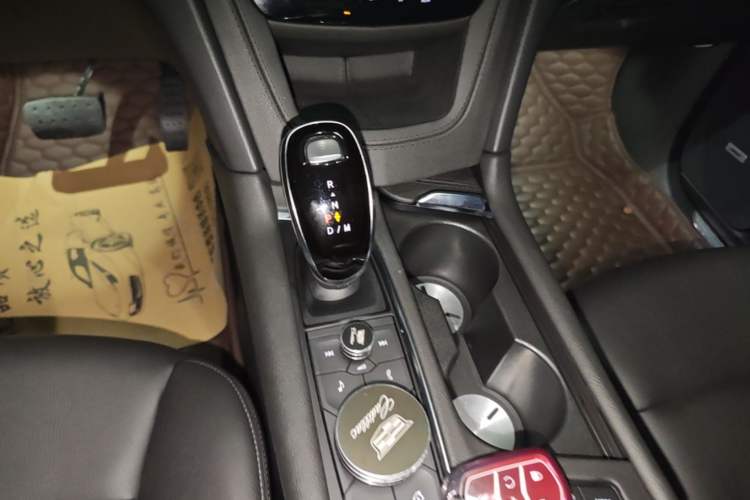 Used Cadillac XT5 2021 28T Luxury Model Gear Lever