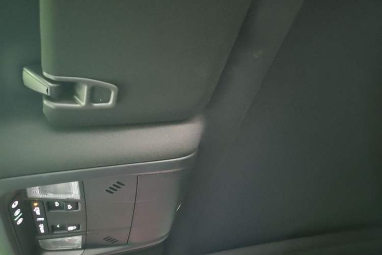 Used Cadillac XT5 2021 28T Luxury Model Headliner
