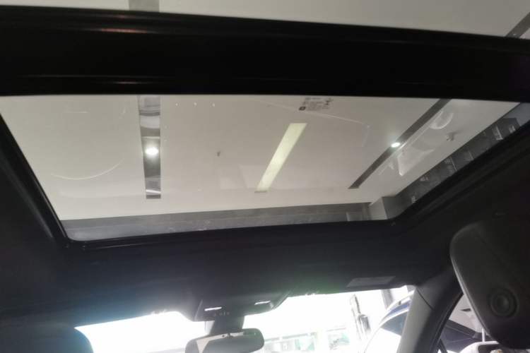 Used Cadillac XT5 2021 28T Luxury Model Headliner