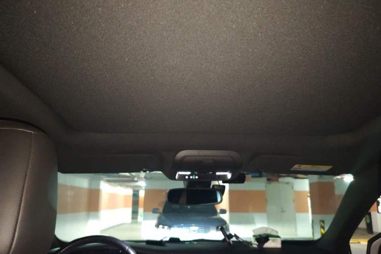 Used Cadillac XT5 2021 28T Luxury Model Headliner