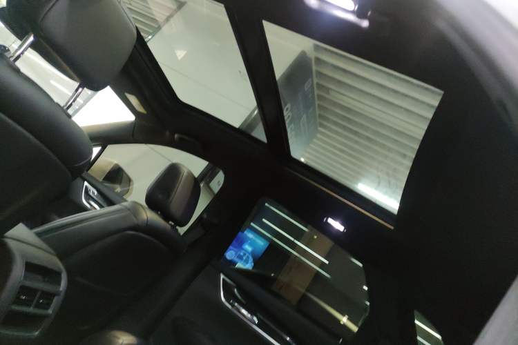 Used Cadillac XT5 2021 28T Luxury Model Headliner
