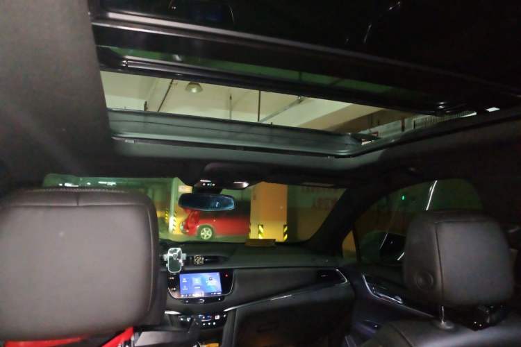 Used Cadillac XT5 2021 28T Luxury Model Headliner