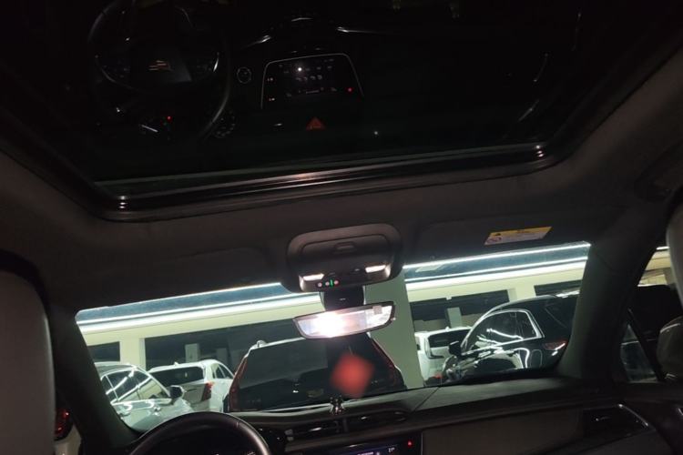 Used Cadillac XT5 2021 28T Luxury Model Headliner