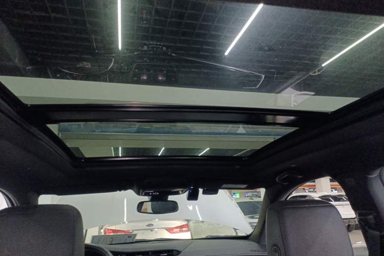Used Cadillac XT5 2021 28T Luxury Model Headliner