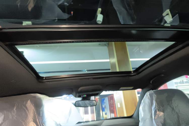 Used Cadillac XT5 2021 28T Luxury Model Headliner