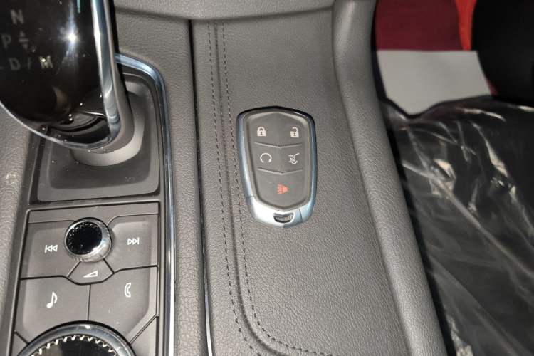 Used Cadillac XT5 2021 28T Luxury Model Interior 1
