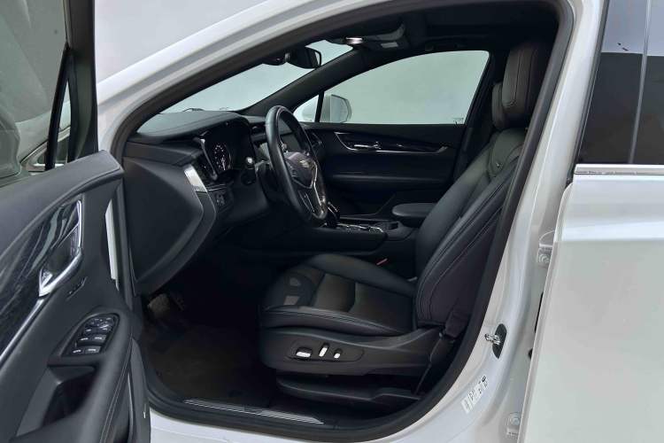 Used Cadillac XT5 2021 28T Luxury Model Interior 1