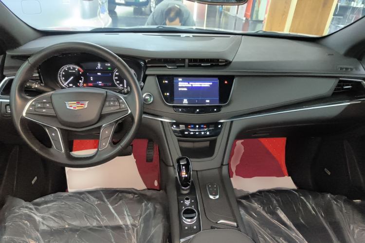 Used Cadillac XT5 2021 28T Luxury Model Interior 2