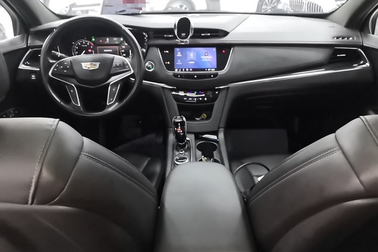 Used Cadillac XT5 2021 28T Luxury Model Interior 2