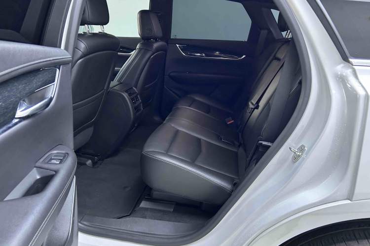 Used Cadillac XT5 2021 28T Luxury Model Interior 2