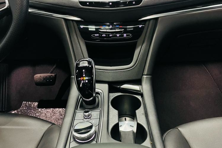 Used Cadillac XT5 2021 2.0T Two-Wheel Drive Luxury Version Interior 3