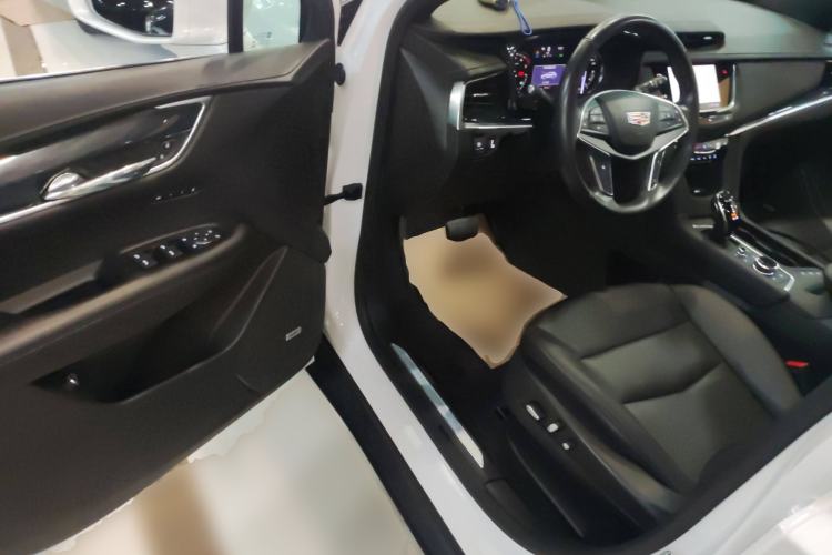 Used Cadillac XT5 2021 2.0T Two-Wheel Drive Luxury Version Interior 3