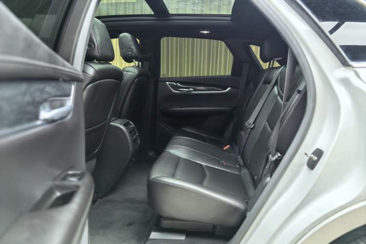 Used Cadillac XT5 2021 2.0T Four-Wheel Drive Luxury Version Interior 3