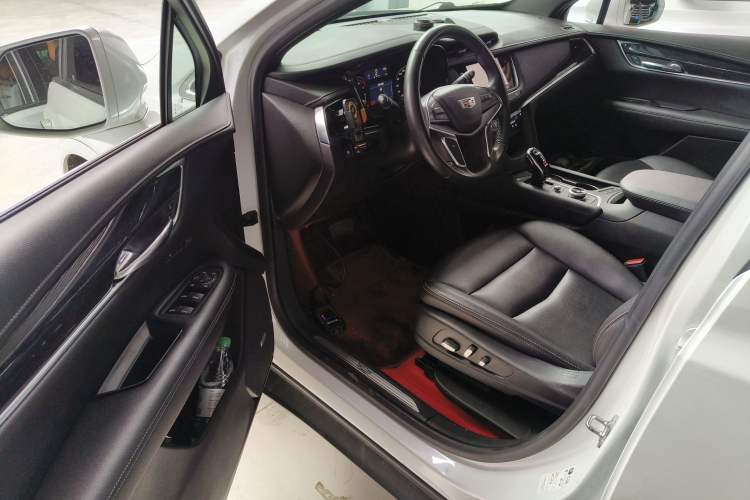 Used Cadillac XT5 2021 2.0T Two-Wheel Drive Luxury Version Interior 3