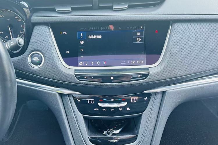 Used Cadillac XT5 2021 28T Luxury Model Interior 3
