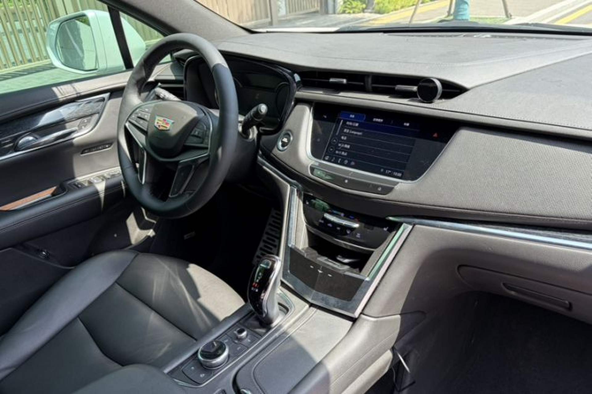 Used Cadillac XT5 2021 2.0T Two-Wheel Drive Luxury Version Interior 4