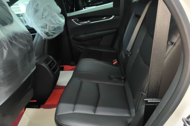 Used Cadillac XT5 2021 28T Luxury Model Interior 4
