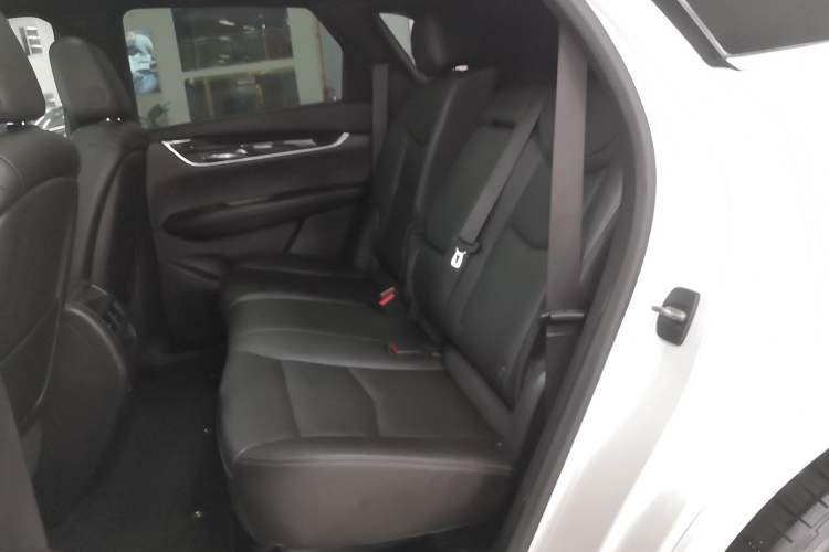 Used Cadillac XT5 2021 28T Luxury Model Interior 4