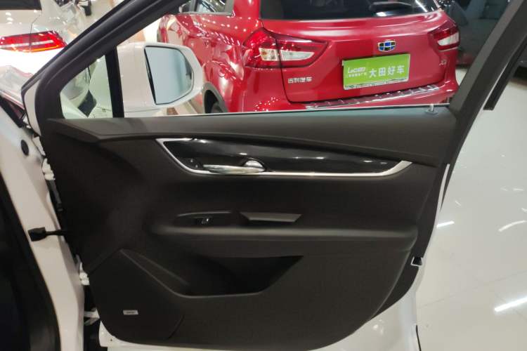 Used Cadillac XT5 2021 2.0T Two-Wheel Drive Luxury Version Interior 5