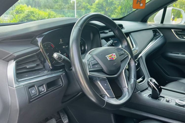 Used Cadillac XT5 2021 28T Luxury Model Interior 5