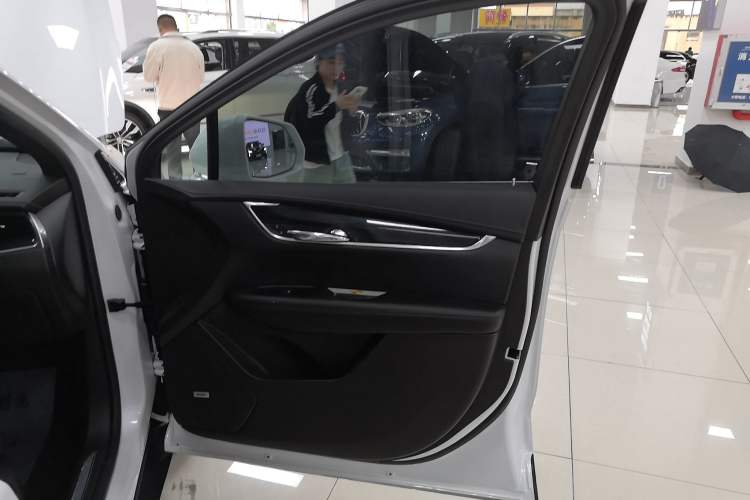 Used Cadillac XT5 2021 28T Luxury Model Interior 5