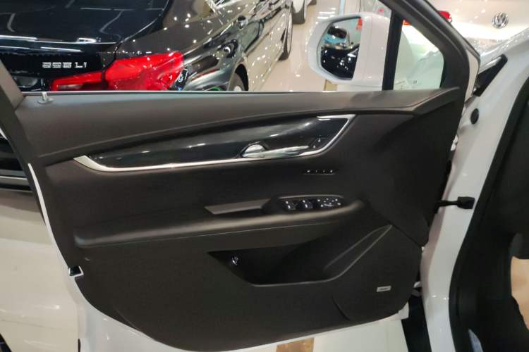Used Cadillac XT5 2021 2.0T Two-Wheel Drive Luxury Version Interior 7