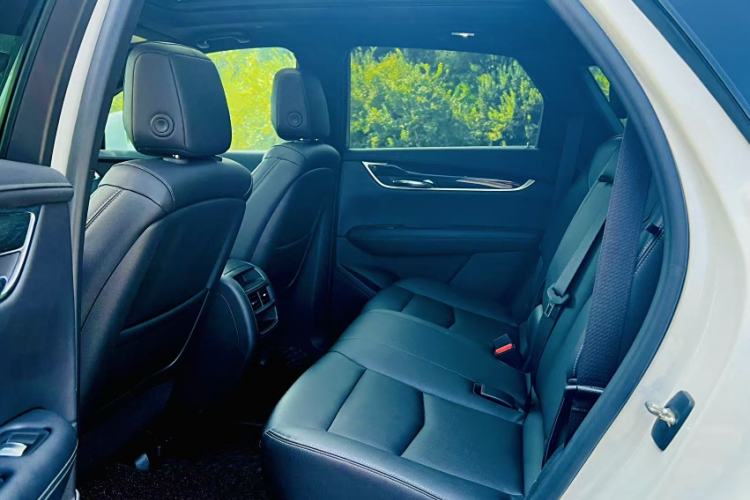 Used Cadillac XT5 2021 28T Luxury Model Interior 7
