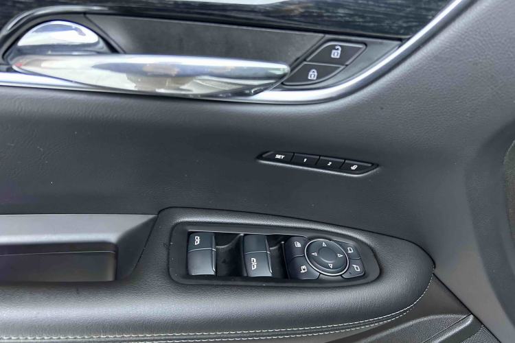 Used Cadillac XT5 2021 28T Luxury Model Interior 7