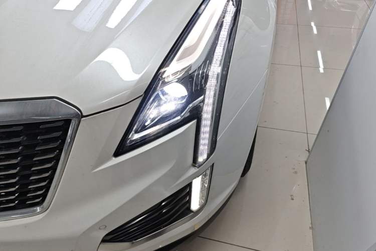 Used Cadillac XT5 2021 2.0T Two-Wheel Drive Luxury Version Left Front Headlight