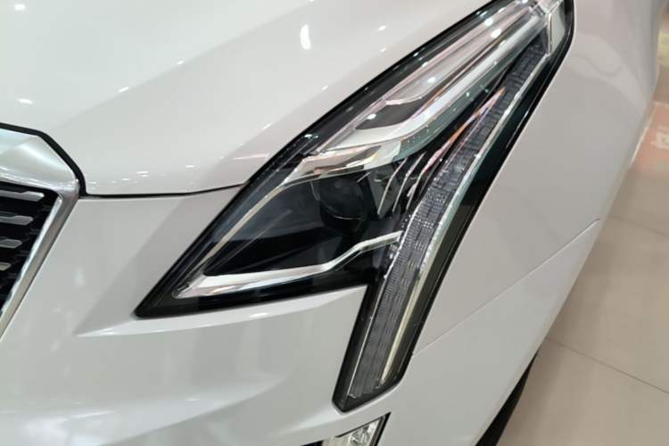Used Cadillac XT5 2021 2.0T Two-Wheel Drive Luxury Version Left Front Headlight