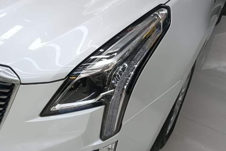 Used Cadillac XT5 2021 28T Luxury Model Left Front Headlight